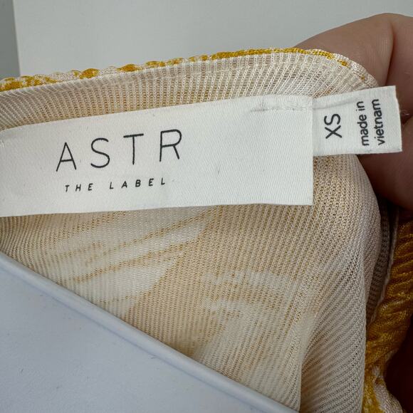 ASTR Yellow Mustard Paint Plisse Long Sleeve Surplice Wrap Top Womens XS V-Neck - Picture 8 of 10